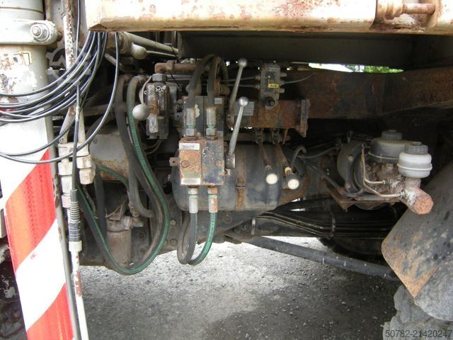 Furgone ribaltabile a tre lati MERCEDES-BENZ Unimog U1250 mit Kran MKG 105