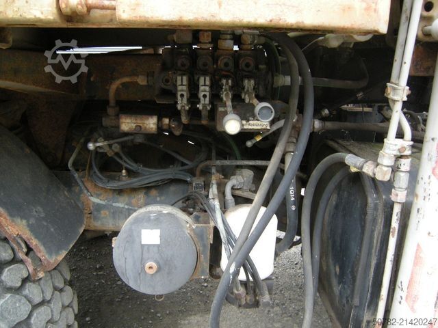 Furgone ribaltabile a tre lati MERCEDES-BENZ Unimog U1250 mit Kran MKG 105