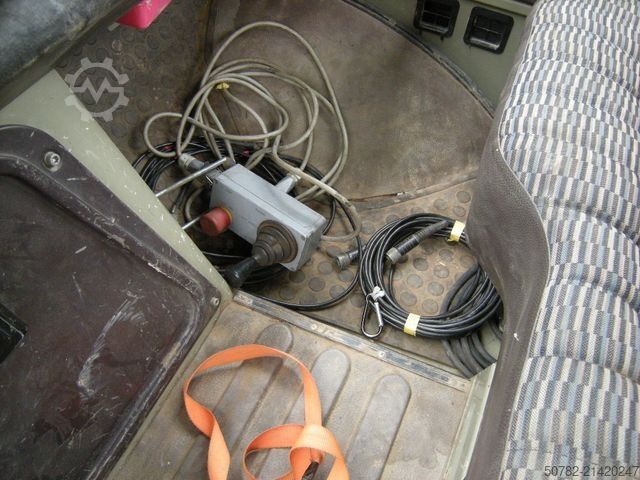 Furgone ribaltabile a tre lati MERCEDES-BENZ Unimog U1250 mit Kran MKG 105