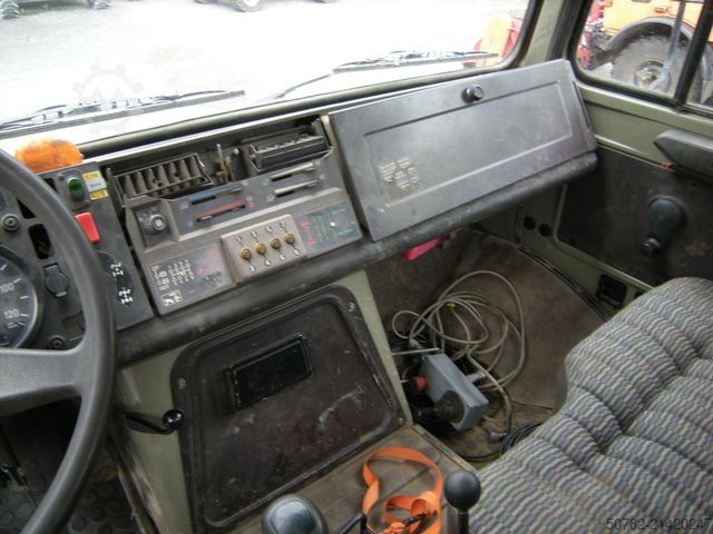 Furgone ribaltabile a tre lati MERCEDES-BENZ Unimog U1250 mit Kran MKG 105