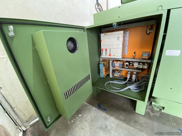 CNC freesmachine, conventionele werktuigenfreesmachine met handwielen en baanbesturing GRUNDIG Contu DECKEL FP 4 MA