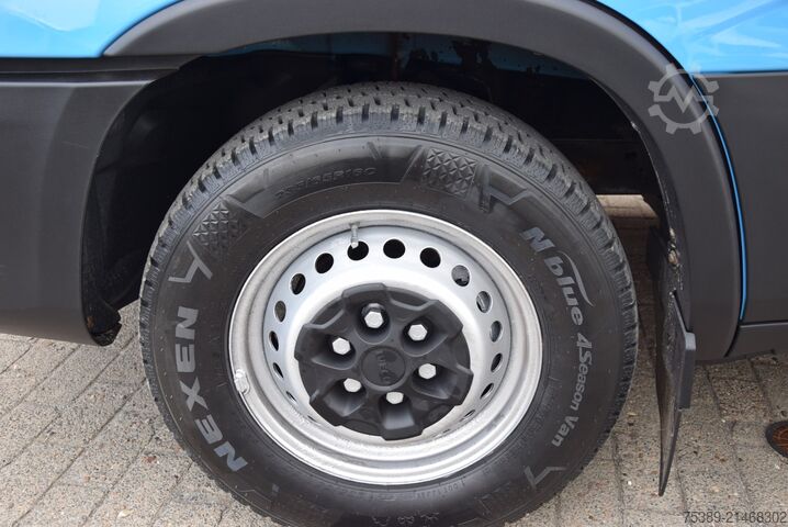 Furgonetka pick-up Iveco Daily  35S18 DOKA 7-Sitzer Pritsche Maxi AHK 3,5T