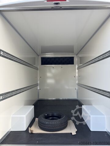 Transporter met koffer Renault Master RED Koffer Portaltüren