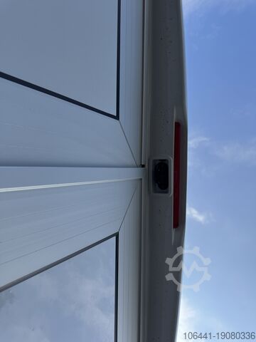 Transporter met koffer Renault Master RED Koffer Portaltüren