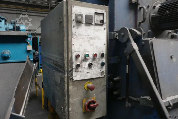 USF Wheelabrator T83 pásová tryskací zařízení USF Wheelabrator T83