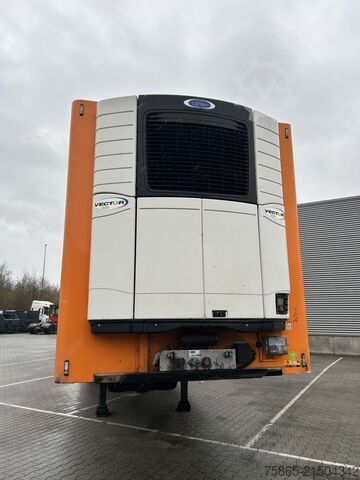 Gekoeld/bevroren transport SOR Iberica SOR-S3E / Carrier Vector 1550 / Frigo / Loadlif...