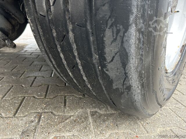 Gekoeld/bevroren transport SOR Iberica SOR-S3E / Carrier Vector 1550 / Frigo / Loadlif...