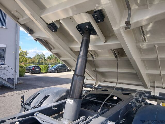 Driezijdige kipper DAF LF 290 FA