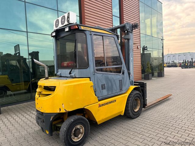 Empilhadeira de 4 rodas Jungheinrich DFG45/Positioner+sideshift/Air condition