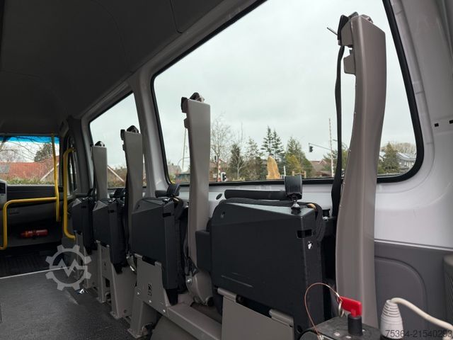 Minibus MERCEDES-BENZ Sprinter 313 BlueTEC 9Sitze+Rollstuhllift Klima