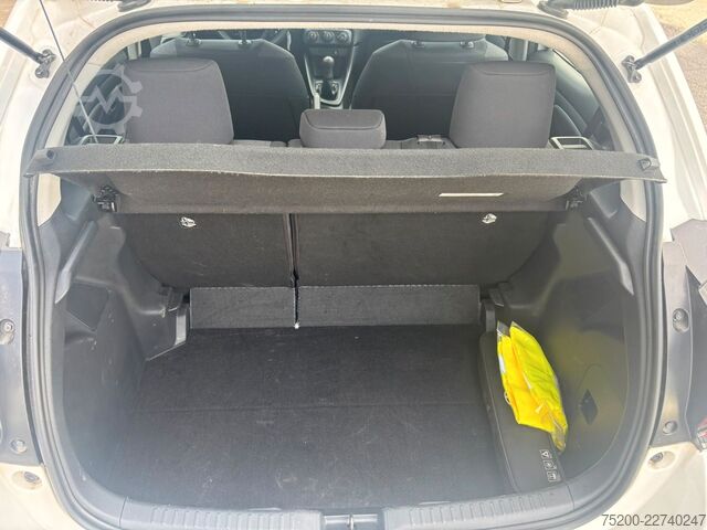 Furgão TOYOTA Yaris Basis /  12x Fahrzeuge verfügbar