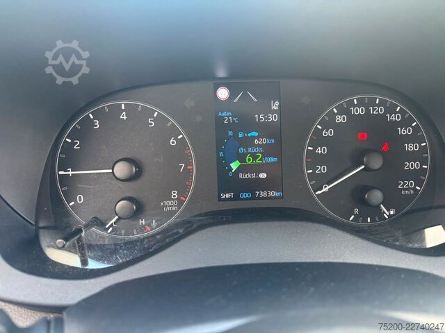Furgão TOYOTA Yaris Basis /  12x Fahrzeuge verfügbar