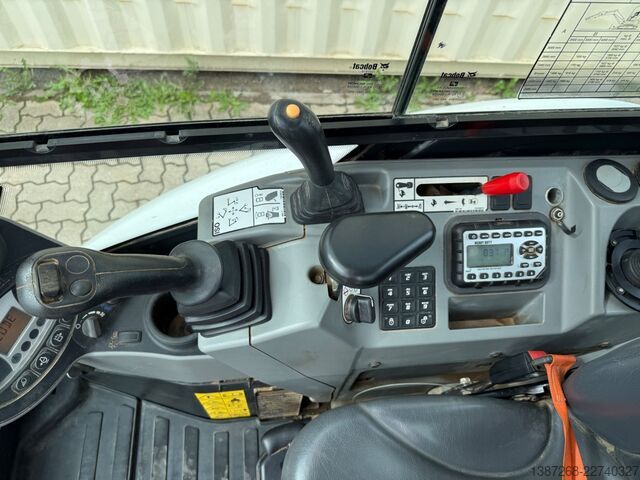 Minigraafmachine BOBCAT E26 / 2021 BJ / 2 x Löffel / 1.375 H