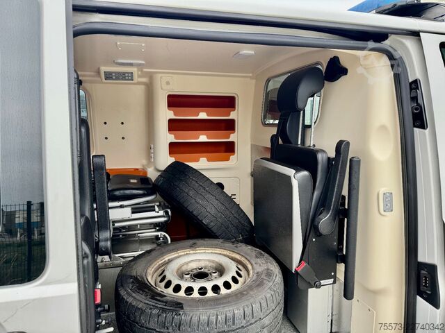 Samochód strażacki VW VW T6,2.0 TDI. Trage und Sessel