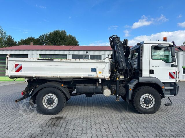 Camión volquete trilateral MAN TGM 18.250 BB / 4x4 / Hiab 099 Funk Greifer