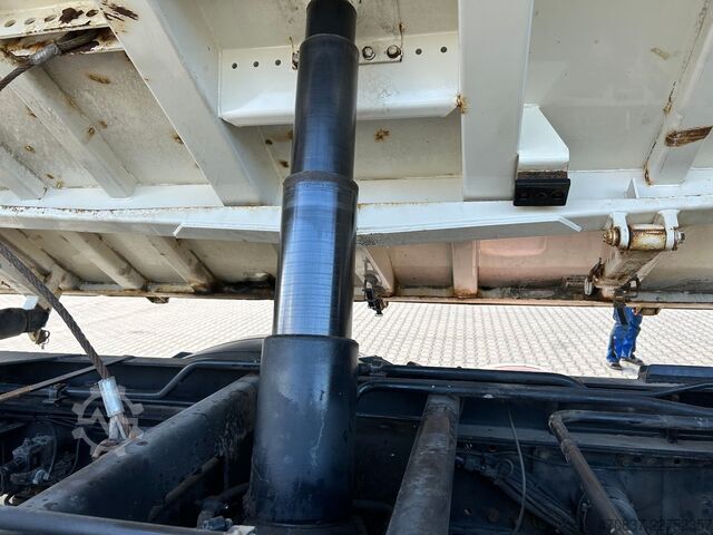 Camión volquete trilateral MAN TGM 18.250 BB / 4x4 / Hiab 099 Funk Greifer
