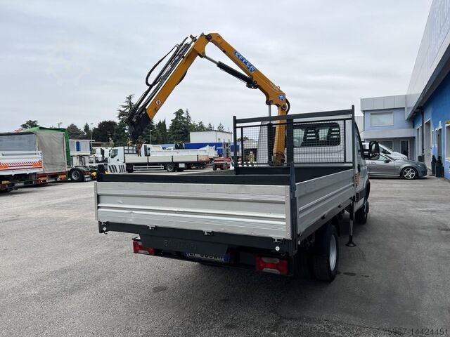 Plataforma aberta com grua Iveco Daily 35c11