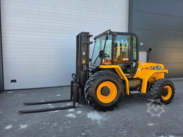 Carretilla elevadora todoterreno JCB 940-4 T4 - TRIPLEX