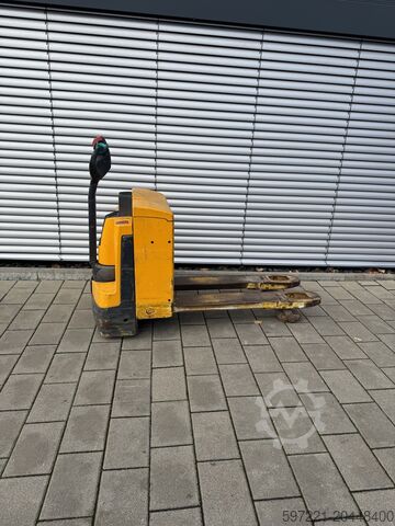 Transpallet elettrici Jungheinrich EJE 118