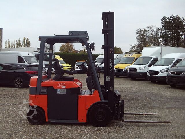 Vysokozdvižný vozík Toyota 7fbmf25 electriche