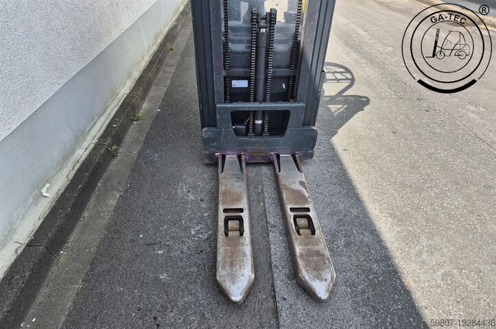 Στοίβαξη παλετών Linde L14SP