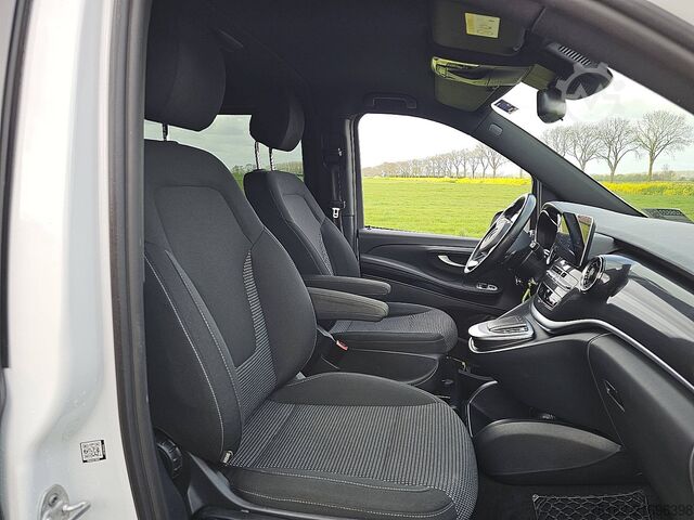 Passenger transportation MERCEDES-BENZ EQV 300 5 + 2 Zits Rolstoel!