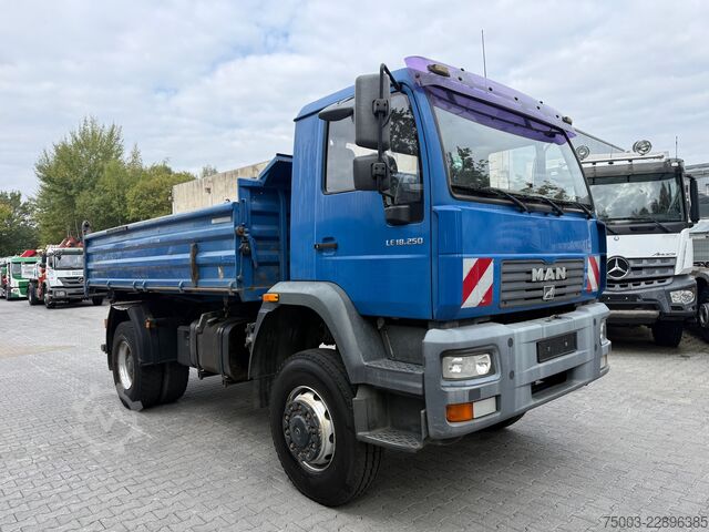 Τρίπλευρο ανατρεπόμενο φορτηγό MAN LE 18.250 4X4 BB Meiller