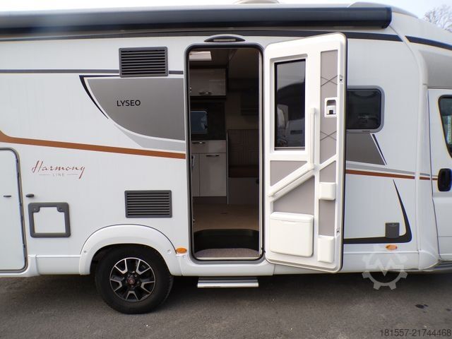 Halvintegreret autocamper BÜRSTNER Lyseo TD 684 G Harmony Line, SAT/TV, Markise