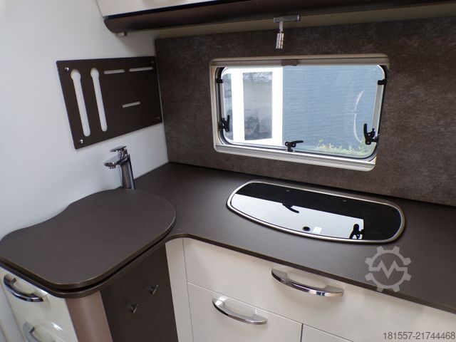Halvintegreret autocamper BÜRSTNER Lyseo TD 684 G Harmony Line, SAT/TV, Markise