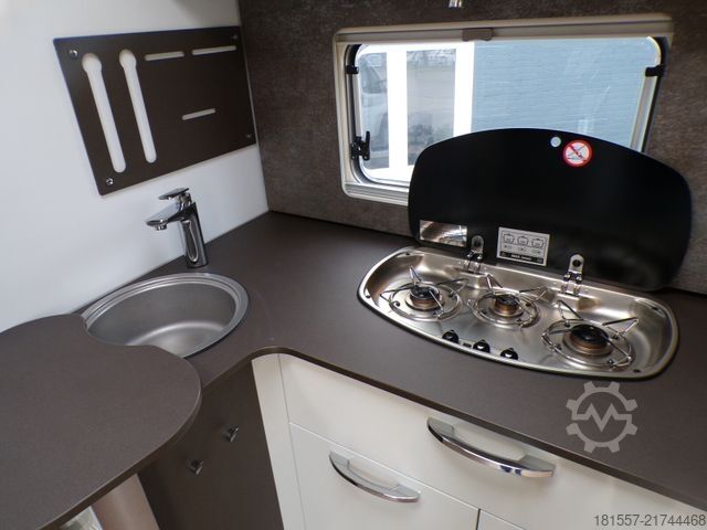 Halvintegreret autocamper BÜRSTNER Lyseo TD 684 G Harmony Line, SAT/TV, Markise