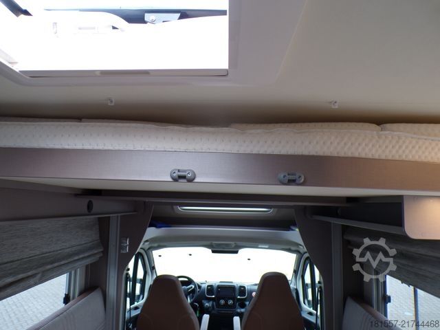 Halvintegreret autocamper BÜRSTNER Lyseo TD 684 G Harmony Line, SAT/TV, Markise