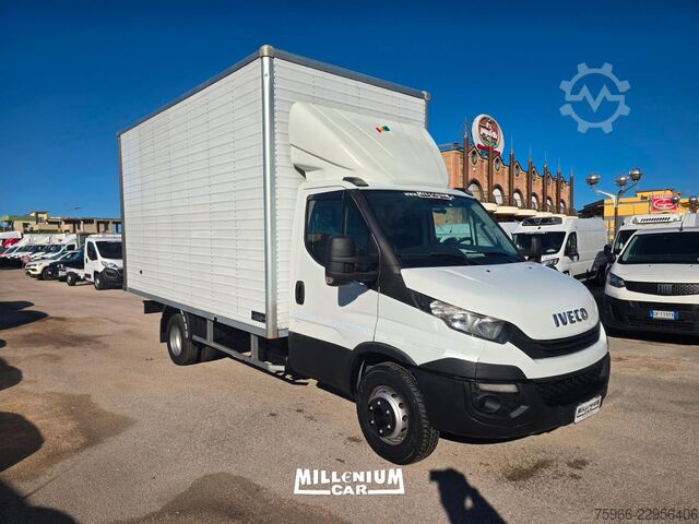 Furgão de painéis IVECO DAILY 60-15 FURGONE 4,90 (2018)