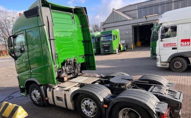 Nehéz tehergépjármű VOLVO FH 500 3 Achser 6x2  25 stück Vorhanden GGVS