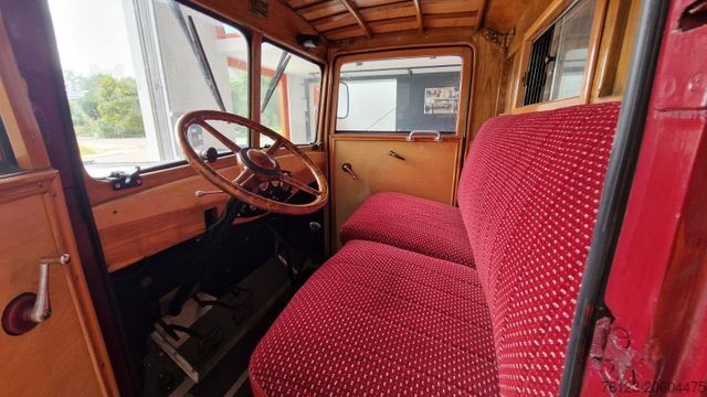 Minibus Berna Adler mit Frech Hoch Sissach Aufbau Cabrio