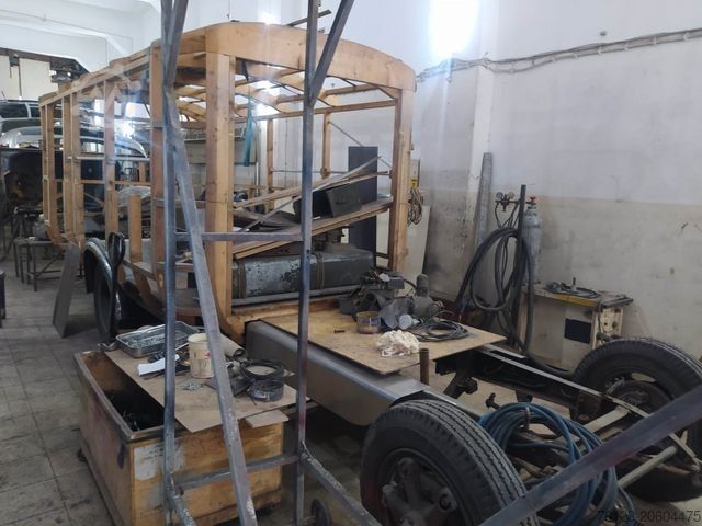 Minibus  Berna Adler mit Frech Hoch Sissach Aufbau Cabrio