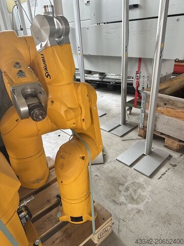Industrijski robot STÄUBLI Roboter CS8C-RX60