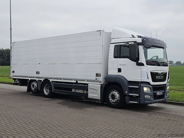  MAN 26.360 TGS 2 TONS TAILLIFT LAST AXLE STEERING 6...