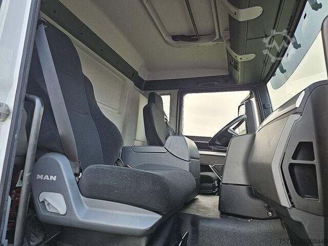  MAN 26.360 TGS 2 TONS TAILLIFT LAST AXLE STEERING 6...