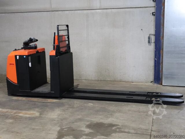 Pallet truck BT OSE250