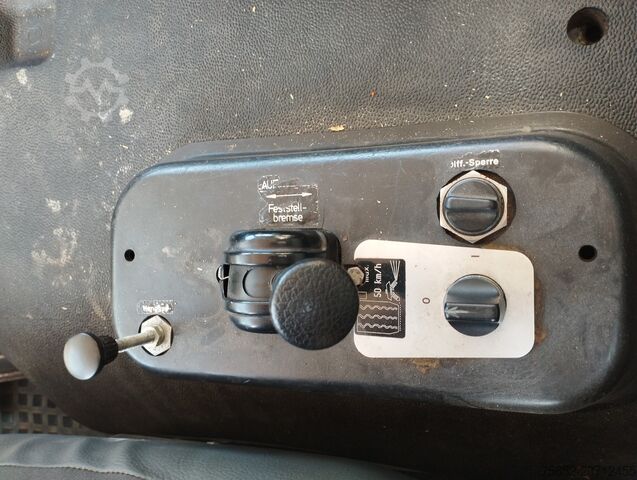 Camion de pompiers Iveco 140-25 A DLK 23/12 Drehleiter Magirus