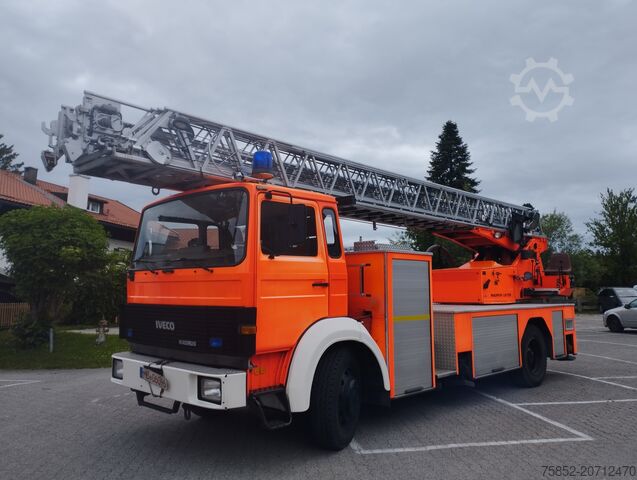 Camion de pompiers Magirus Deutz 140-25 A DLK 23/12 Drehleiter Magirus
