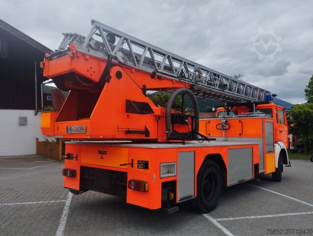 Camion de pompiers Magirus Deutz 140-25 A DLK 23/12 Drehleiter Magirus