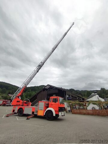 Camion de pompiers Magirus Deutz 140-25 A DLK 23/12 Drehleiter Magirus