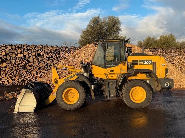 Tekerlekli yükleyici KOMATSU WA200 * WENIG BELASTET * TOP * NEUE REIFEN