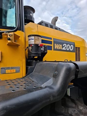 Wiellader KOMATSU WA200 * WENIG BELASTET * TOP * NEUE REIFEN