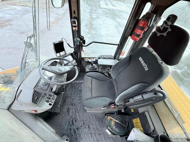 Wiellader KOMATSU WA200 * WENIG BELASTET * TOP * NEUE REIFEN