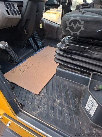 Wiellader KOMATSU WA200 * WENIG BELASTET * TOP * NEUE REIFEN