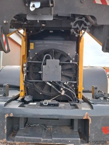 Wiellader KOMATSU WA200 * WENIG BELASTET * TOP * NEUE REIFEN