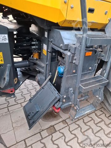 Wiellader KOMATSU WA200 * WENIG BELASTET * TOP * NEUE REIFEN