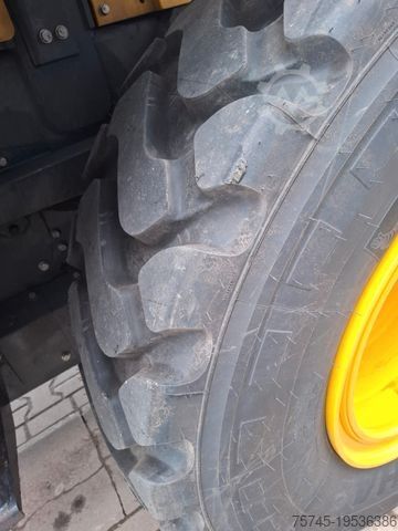 Wiellader KOMATSU WA200 * WENIG BELASTET * TOP * NEUE REIFEN